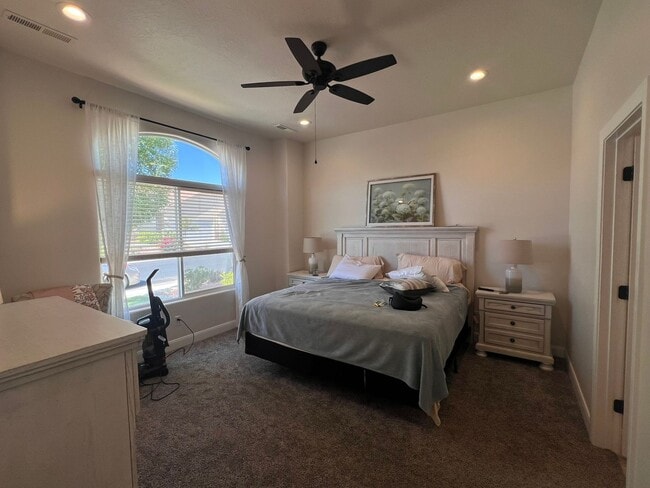 Building Photo - 8 Month Term Furnished Townhome In Hurricane