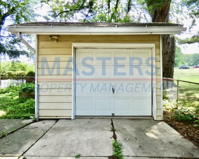 Building Photo - 229 Van Buren Ave