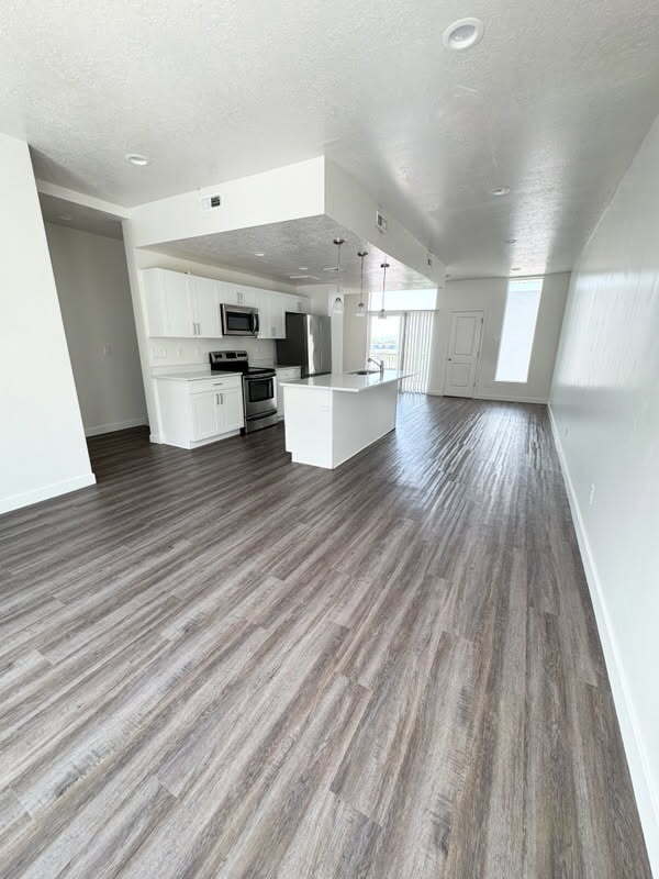 Building Photo - 1685 S 245 W
