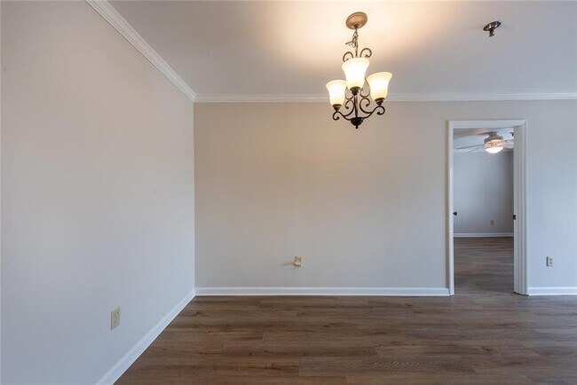 Building Photo - 300 Johnson Ferry Rd