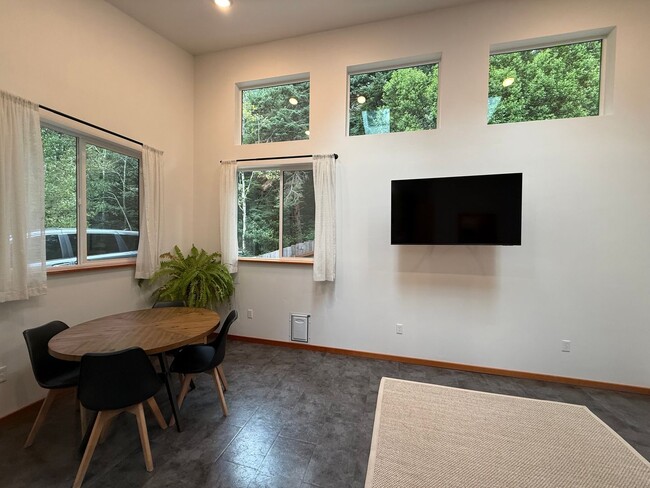 Building Photo - Furnished Modern Home for Rent – 2 Bedroom...