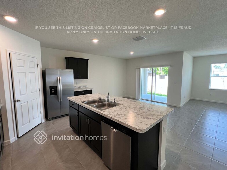 Building Photo - 669 NW Prima Vista Blvd