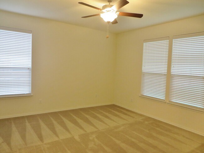 Building Photo - 4 Bedroom 2 Bathroom Creekside At Georgetown Village Home