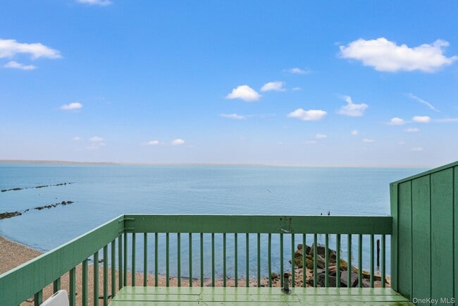 Building Photo - 1466 Shore Dr