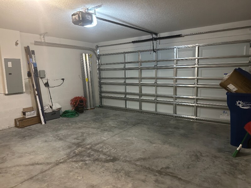 Building Photo - 5105 Red Rooster Rd