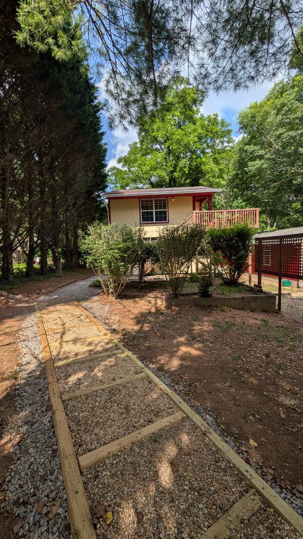 Building Photo - East Asheville Cottage