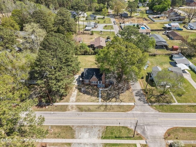 Building Photo - 302 W Main St