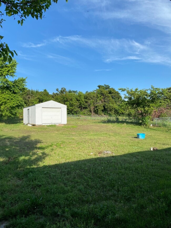Building Photo - 4808 Sunset Terrace