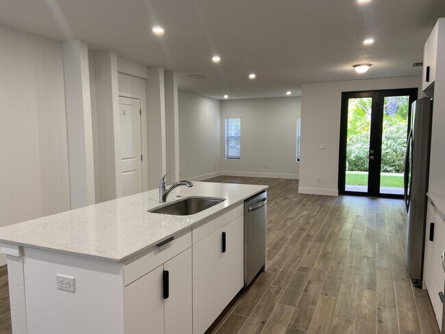 Building Photo - 365 Bella Sol Way