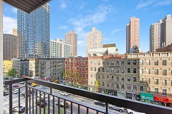 Building Photo - 333 E 91st St