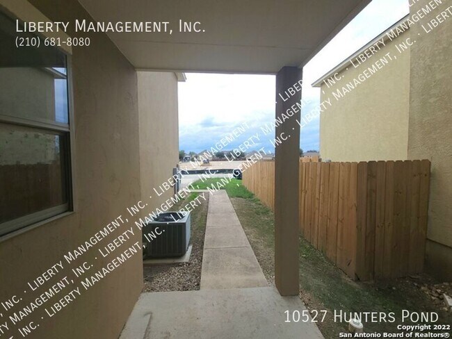Building Photo - 10527 Hunters Pond