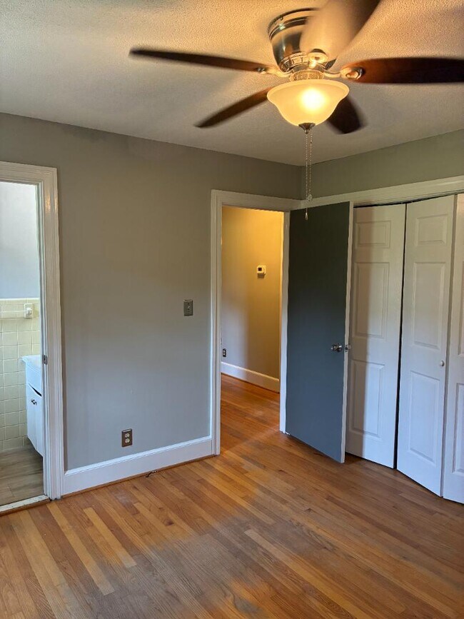 Building Photo - 5236 Lakehaven Ct