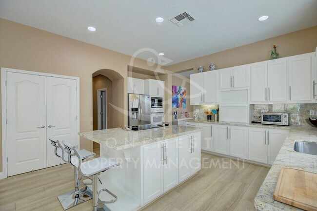 Building Photo - One of a kind, GREAT floorplan in Twelve B...