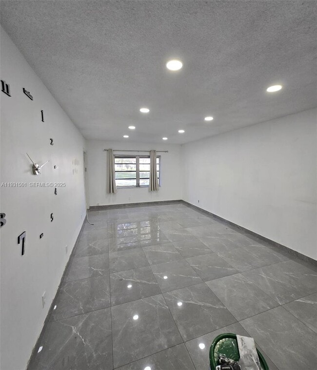 Building Photo - 5130 SW 40th Ave