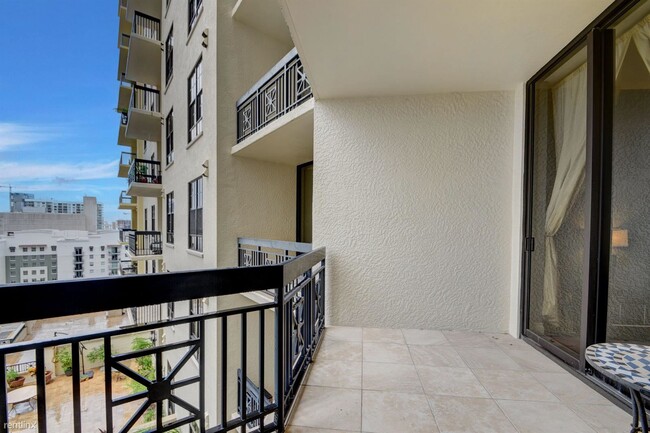 Building Photo - 2 br, 2 bath Condo - 701 S Olive Ave Apt 727