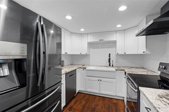 Building Photo - 470 3rd St S