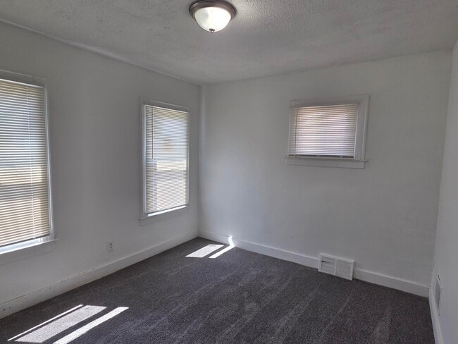 Building Photo - 15757 Pinehurst St