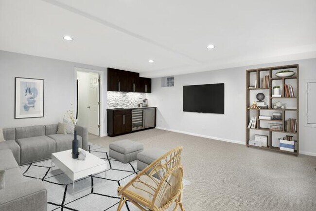 Building Photo - 5 bedroom in Chicago IL 60614