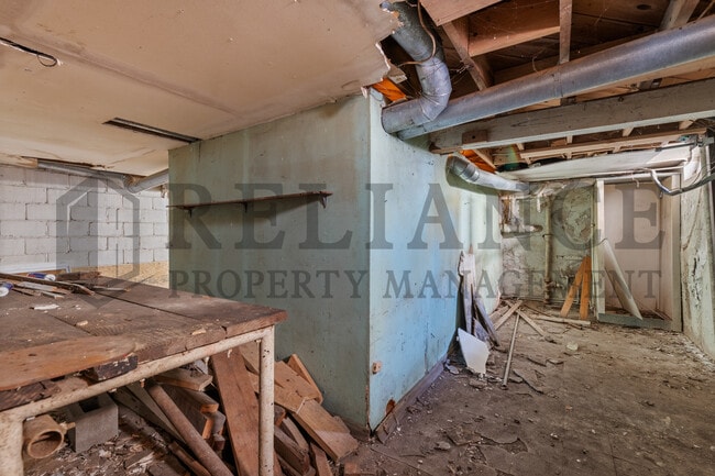 Building Photo - 2640 E Grail St