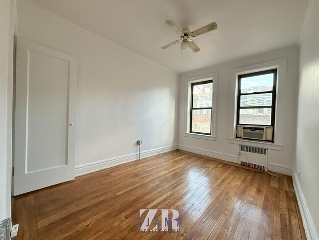 Building Photo - 240 Sullivan Pl