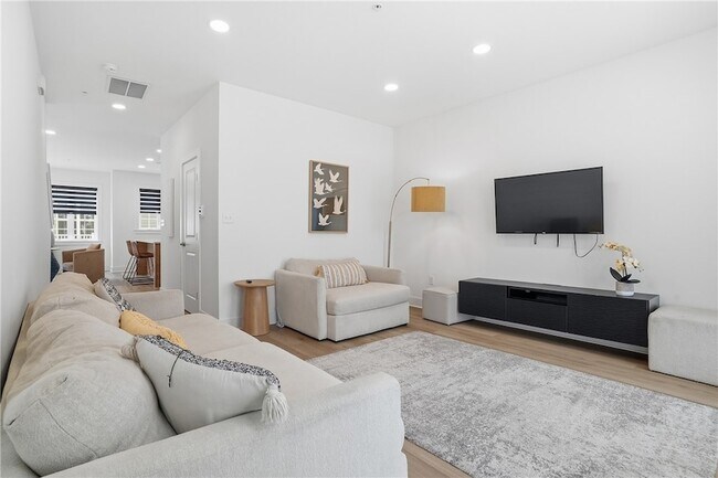 Building Photo - 4009 Cottage Wy