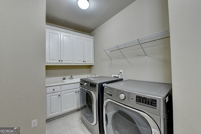 Building Photo - 11636 Parkside Ave
