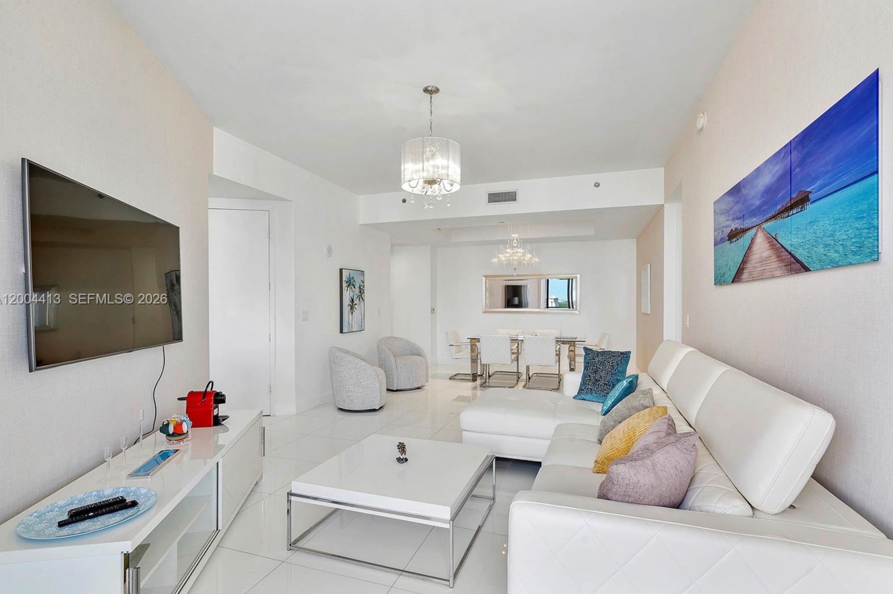 Building Photo - 15811 Collins Ave