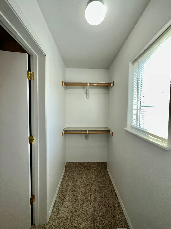 Building Photo - Beautiful Home with heated 2 car garage! C...