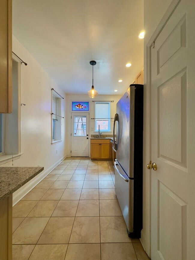 Building Photo - Inviting 3-Bedroom Single Family Townhome ...