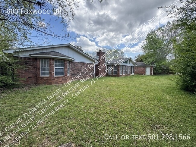 Building Photo - 800 Foxwood Dr