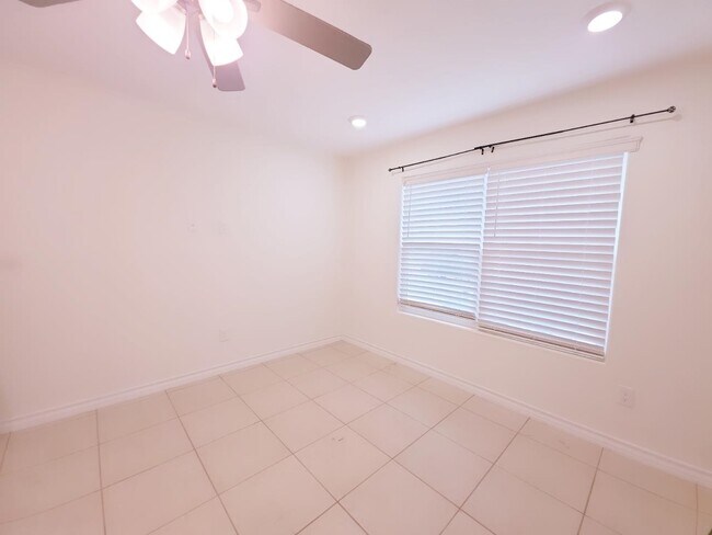 Building Photo - 2206 Durazno Ct