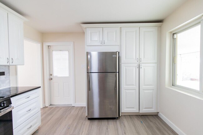 Building Photo - 8352 N 3rd St