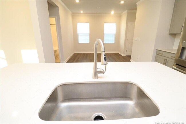 Building Photo - 1214 Rosefinch Dr