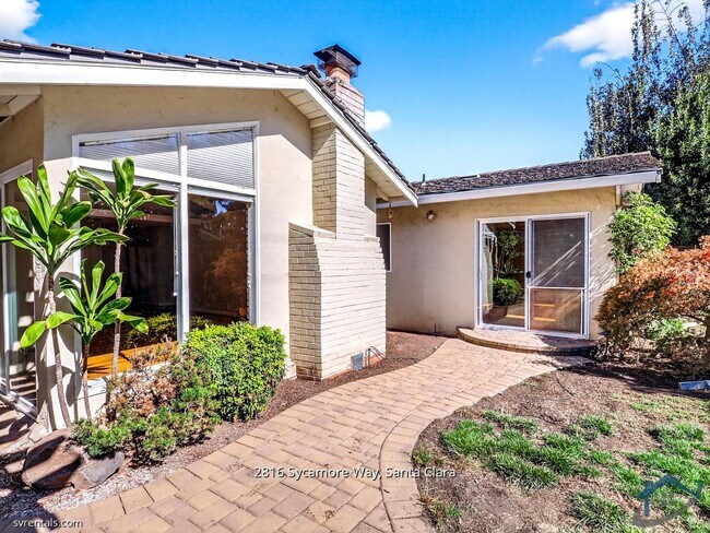 Building Photo - 2816 Sycamore Way