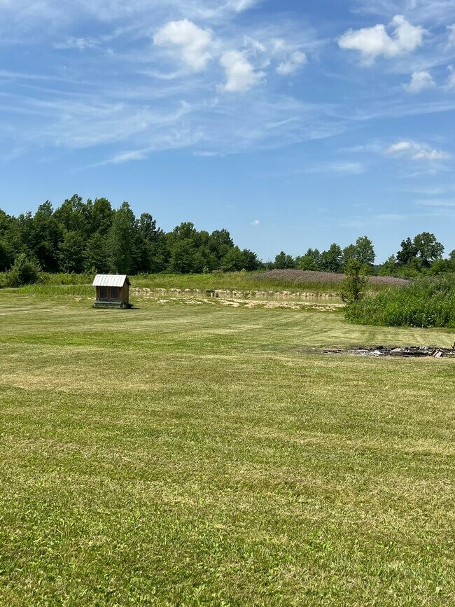 Building Photo - Charming Rural Retreat in Richwood- Fiber Internet Included!