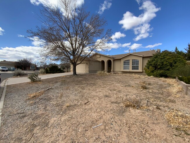 Building Photo - 3 Bedroom Single Story Home Available HWY ...