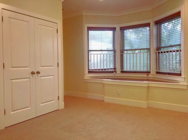 Building Photo - Tri-Level 3 Bed, 3 Bath Bernal Heights Tow...