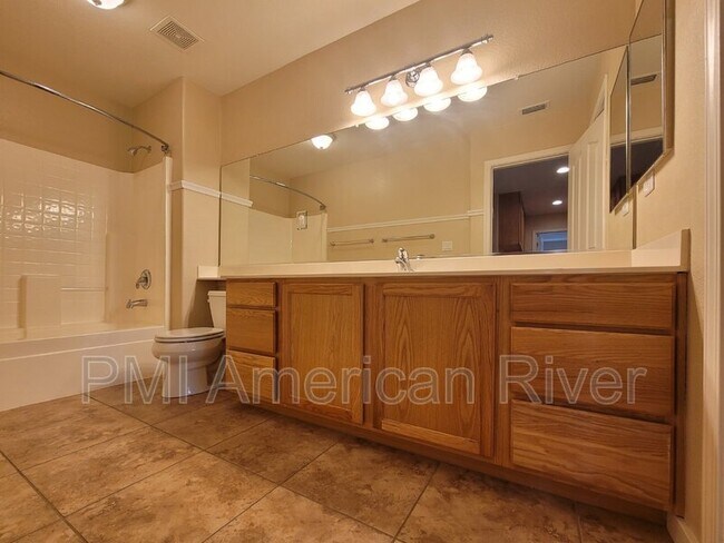 Building Photo - 3304 Esplanade Cir