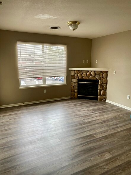 Living room - 2226 W Elizabeth St