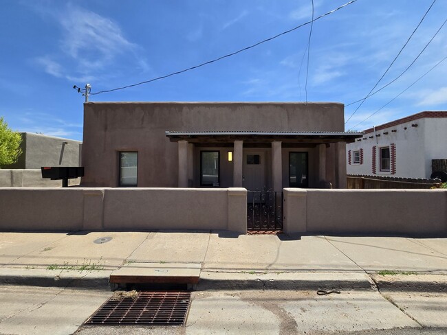 Building Photo - 1708 Paseo De Peralta