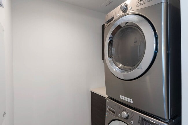 Building Photo - Luxury Condo in the Heart of Downtown Phoe...