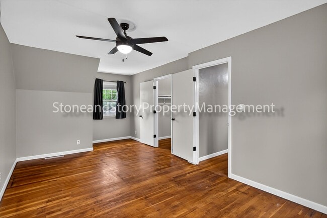 Building Photo - 4 bedroom 2 bath on quiet street in Briarwood