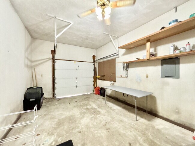 Building Photo - Cozy Brick Ranch in Norfolk!