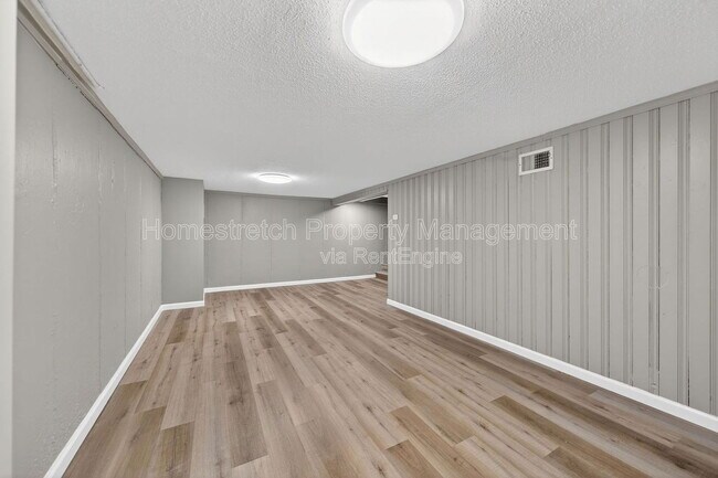 Building Photo - 315 St Anthony Ln