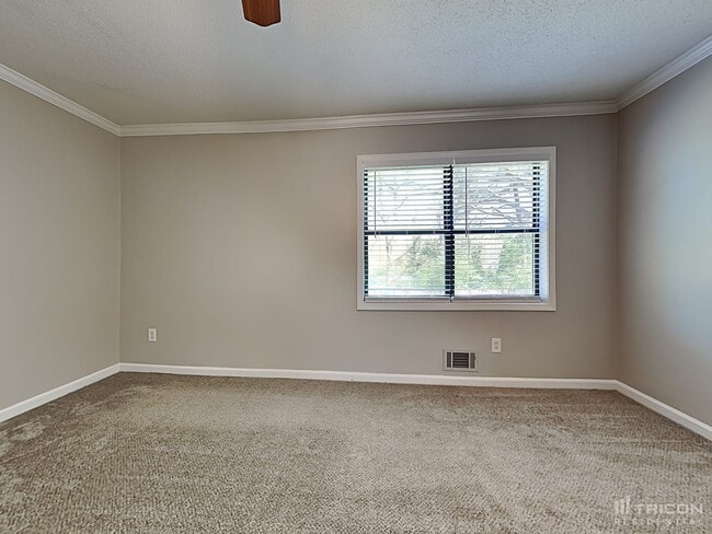 Building Photo - 8080 Sumit Creek Dr NW