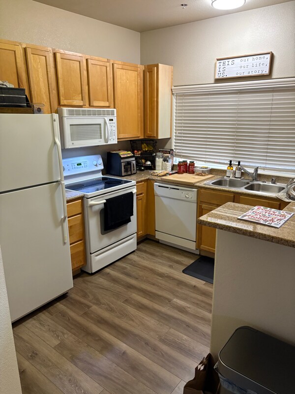 Building Photo - 1900 Danbrook Dr