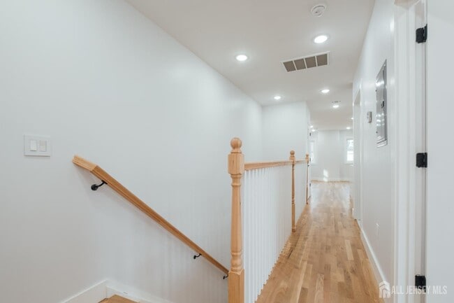 Building Photo - 90 Hollywood Ave