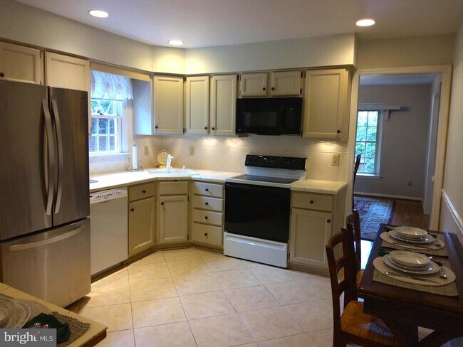 Building Photo - 404 Cranberry Ln
