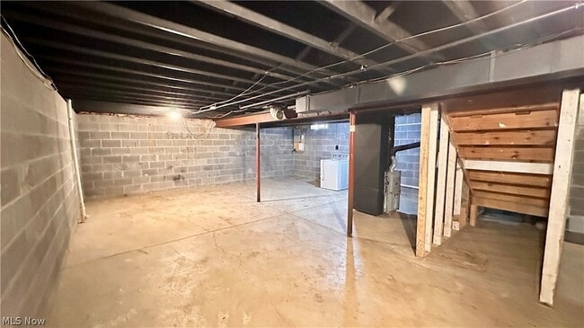 Building Photo - 571 E 115th St