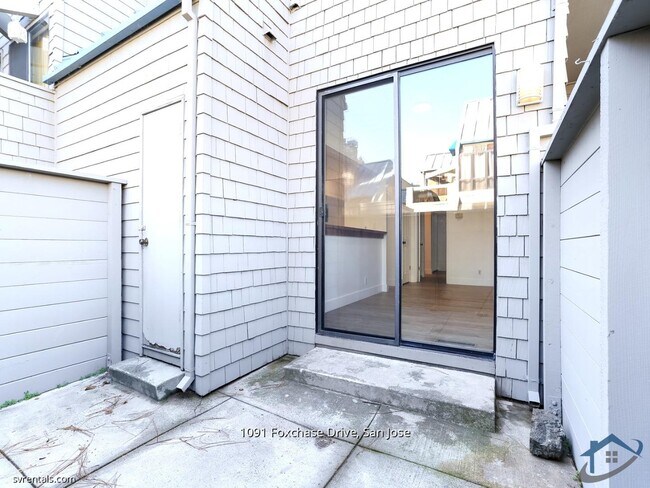 Building Photo - 1091 Foxchase Dr